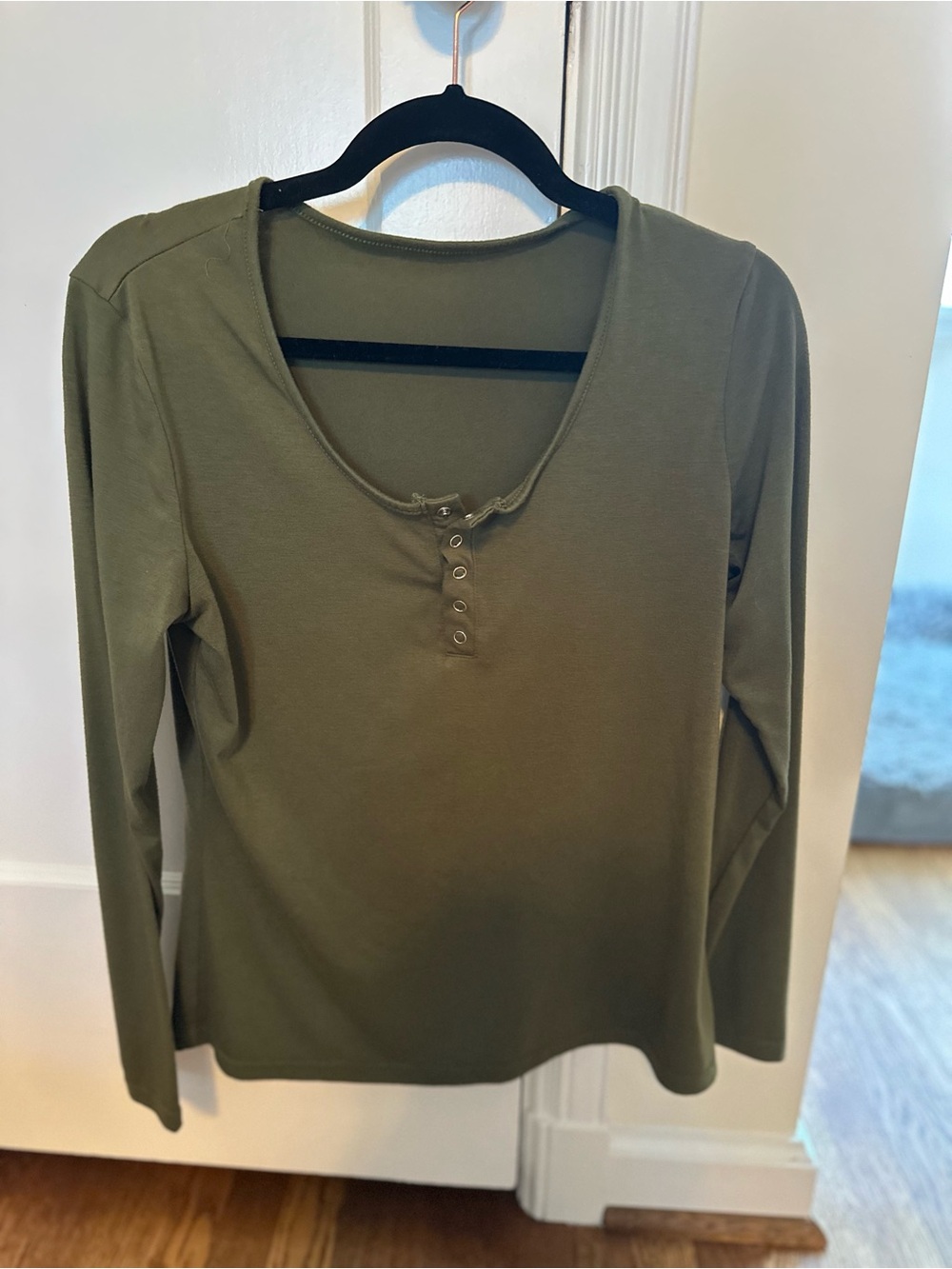 Long-Sleeve Olive Henley Top - Women